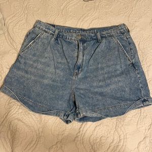 AE Mom Shorts